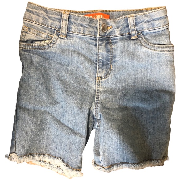 Girl short - Picture 1 of 3